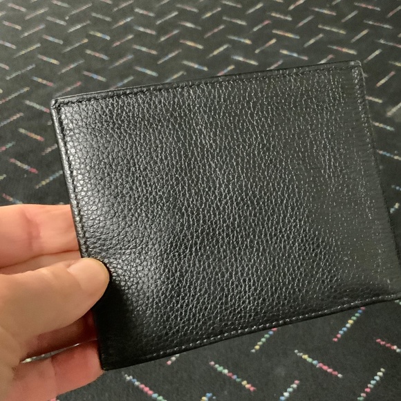 Mens Longchamp leather wallet - Picture 3 of 3